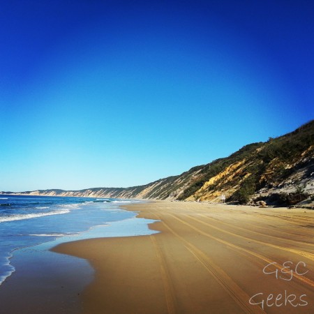 les dunes de sable sur la droite prennent milles couleurs à la tombée de la nuit ou au lever du jour ... c'est quand même sympa à voir en plein jour ^^