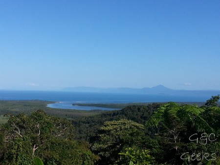 2-et au fond coule la daintree river