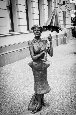 la statue de Mary Poppins dans les rues de Maryborough