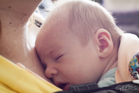 bébé dort dans pesn