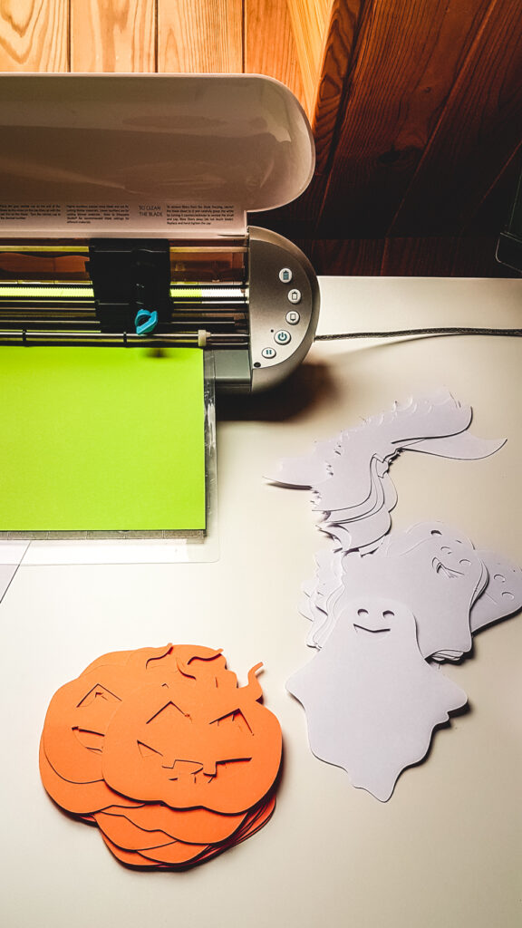 guilrande halloween avec document silhouette